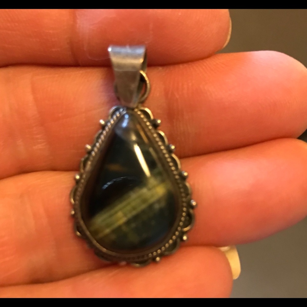 .925 Silver Labradorite Stone Pendant - Picture 4 of 8